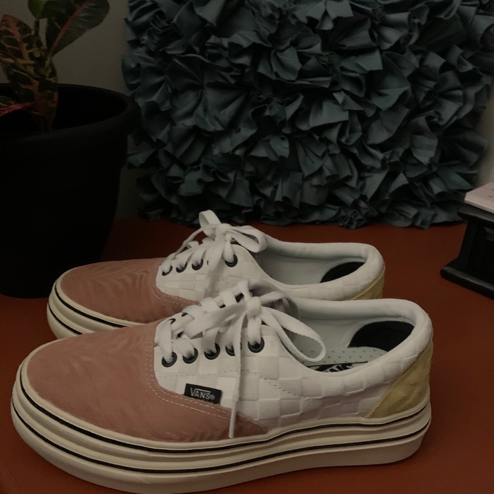 VAns - Picture 3 of 7